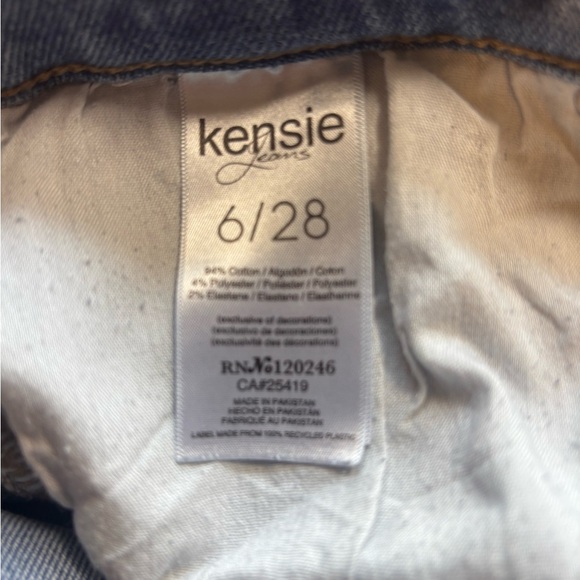 Kensie Women's 6/28 Distressed & Faded  Blue Denim Jeans V Cut Ankle - Picture 6 of 10